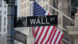 Aπώλειες και πιέσεις στους δείκτες της Wall Street