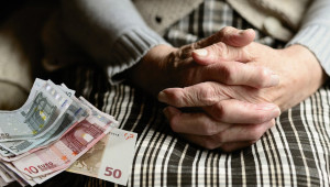 Την Παρασκευή η πρόταση της κυβέρνησης για το πέναλτι 12% για πρόωρες αφυπηρετήσεις