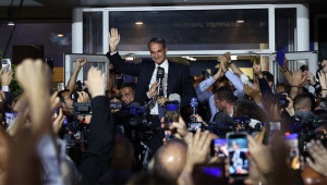 Ανάλυση Bloomberg: Γιατί ο Μητσοτάκης νίκησε τον Τσίπρα