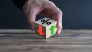 Πότε βλέπουν μείωση των επιτοκίων οι αναλυτές;