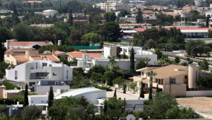 Επεκτείνεται η προστασία στους εγκλωβισμένους αγοραστές ακινήτων
