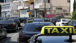 Τραβάνε χειρόφρενο τα αστικά ταξί εντός Αυγούστου