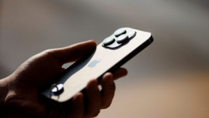 Apple: «Πονοκέφαλος» τα iPhone, κερδίζει στο App Store