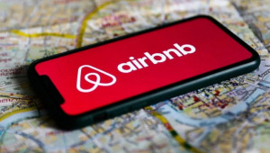 Airbnb: Μπαίνει στις μακροχρόνιες μισθώσεις;