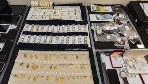 Στροφή στα μεταχειρισμένα ρούχα και κοσμήματα