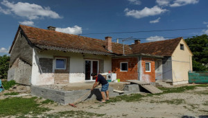 Γραφική πόλη πουλάει σπίτια για 13 σεντς υπό τέσσερις όρους