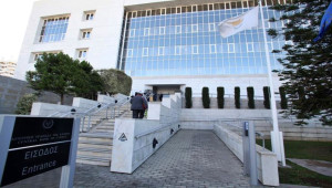 Μειώθηκαν τα δάνεια τον Ιανουάριο αλλά και οι καταθέσεις