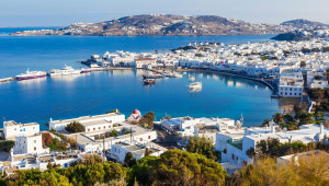 Business Insider: Ανακούφιση για τους πλούσιους τουρίστες σε Μύκονο και Σαντορίνη