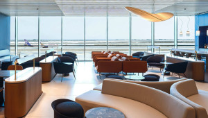 H AEGEAN καλωσορίζει τους επιβάτες της στο νέο Business Lounge στο αεροδρόμιο της Λάρνακας δίπλα στις πύλες αναχώρησης