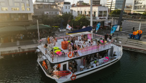 Undiz x Nyx Professional Makeup το υπέροχο boat party κάτω από το ηλιοβασίλεμα