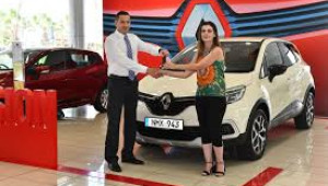 H ΝΙΚΗΤΡΙΑ ΤΟΥ ΛΟΥΗΣ NIGHT SHOW ΦΕΥΓΕΙ ΜΕ ΕΝΑ ΟΛΟΚΑΙΝΟΥΡΓΙΟ RENAULT ARKANA