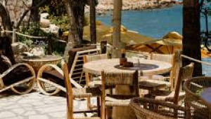 Το Serena Beach Restaurant είναι και φέτος  το πιο hot summer spot του νησιού