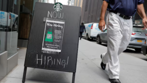 Ξεπέρασε τις εκτιμήσεις η πτώση στις αιτήσεις ανεργίας στις ΗΠΑ