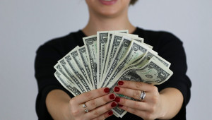 Μετρητά: Πολύ σκληρά για να πεθάνουν – Πού σκαλώνει το online banking