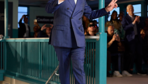 Ο TOMMY HILFIGER ΑΝΑΔΕΙΚΝΥΕΙ ΤΟ ΝΑΥΤΙΚΟ ΣΤΥΛ ΜΕ ΜΙΑ ΜΟΝΤΕΡΝΑ ΠΙΝΕΛΙΑ ΣΤΗΝ ΕΒΔΟΜΑΔΑ ΜΟΔΑΣ ΤΗΣ ΝΕΑΣ ΥΟΡΚΗΣ