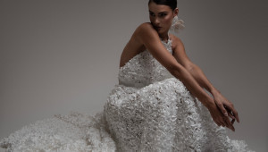 Έλενα Στρογγυλιώτου: Η επιτυχημένη σχεδιάστρια παρουσιάζει τη νέα της Bridal Collection 2025