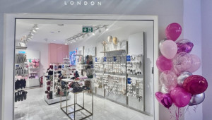 ΤΟ ACCESSORIZE OF LONDON ΑΝΟΙΓΕΙ ΣΤΗ ΛΑΡΝΑΚΑ