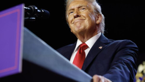 Νέους δασμούς «περίπου» 25% στα εισαγόμενα αυτοκίνητα εξήγγειλε ο Τραμπ