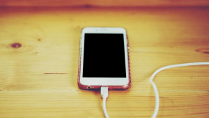 Apple: Σχέδιο για iPhone χωρίς καλώδια - Πώς θα γίνεται η φόρτιση