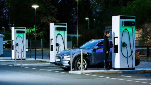 ΣΕΕΗ: Απαραίτητη η ενίσχυση με νέα σχέδια ηλεκτροκίνησης και η επιτάχυνση της ανάπτυξης υποδομών επαναφόρτισης