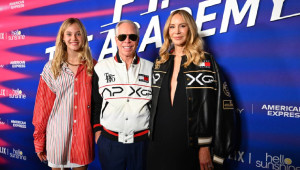 Η ΟΙΚΟΓΕΝΕΙΑ TOMMY ΣΥΝΔΥΑΖΕΙ ΣΤΥΛ ΚΑΙ ΤΑΧΥΤΗΤΑ, ΠΑΡΟΥΣΙΑΖΟΝΤΑΣ ΤΗΝ ΣΥΛΛΟΓΗ APXGP ΣΤΟ MIAMI GRAND PRIX