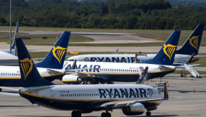 Ryanair: Κέρδη – ρεκόρ €1,61 δισ. αλλά και προειδοποίηση για τις συνέπειες από δασμούς Τραμπ