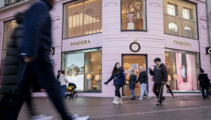 Έρχονται αυξήσεις στην Ευρώπη από δημοφιλή brands - Τι σκέφτονται Birkenstock και Pandora