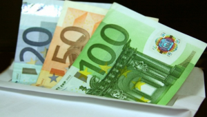 Τα «φακελάκια» των γάμων στο μικροσκόπιο των τραπεζών