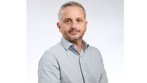 Αλλαγή ηγεσίας στo Public Group: Ο Ρόμπυ Μπουρλάς ολοκληρώνει έναν επιτυχημένο μετασχηματισμό – Νέος CEO ο Δημήτρης Γαλάνης