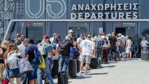 Κύμα μετακινήσεων μέσω Κύπρου - Σε πλήρη αναβρασμό τα αεροδρόμια και τα λιμάνια μας