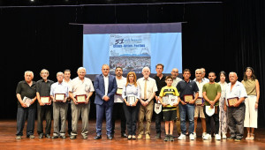 Με πρωτοβουλία του Μιχάλη Χατζηπαντέλα, η Αθηένου τίμησε τον αγώνα επιβίωσης των προσφύγων μέσω του ποδοσφαίρου