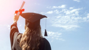 Στο 93% η απασχολησιμότητα αποφοίτων ανώτερης εκπαίδευσης