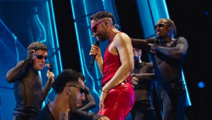 Ο Marco Mengoni επέλεξε Calvin Klein Collection για τη σκηνική του εμφάνιση στη Ρώμη
