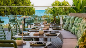 Business Lunch & Dinner με θέα τη θάλασσα στο ξενοδοχείο Crowne Plaza Limassol