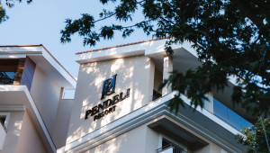Η Επιστροφή ενός Θρύλου: Το Pendeli Resort Ξανανοίγει τις Πόρτες του στις Πλάτρες