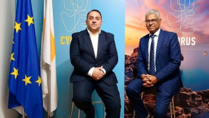 Επαφές για Ινδούς τουρίστες και για απευθείας πτήσεις
