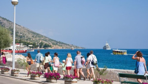 Μαγιό μόνο στην παραλία: Αυξάνονται τα πρόστιμα σε τουριστικές πόλεις της Ευρώπης