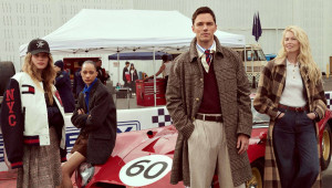 Η TOMMY HILFIGER ΦΕΡΝΕΙ ΤΟ PREP ΣΤΟ ΣΤΙΛΙΣΤΙΚΟ CIRCUIT ΓΙΑ ΤΟ ΦΘΙΝΟΠΩΡΟ 2025 ΚΑΙ ΑΝΟΙΓΕΙ ΕΠΙΣΗΜΑ ΤΙΣ ΠΟΡΤΕΣ ΤΟΥ ΣΤΟ “THE HILFIGER RACING CLUB