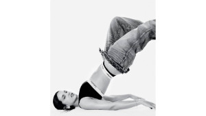 Η Calvin Klein παρουσιάζει τη νέα καμπάνια εσωρούχων για το Φθινόπωρο 2025 με πρωταγωνίστρια τη ROSALÍA
