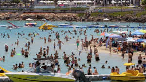 Έσπασαν τον φράγμα των 600 χιλ. οι αφίξεις τουριστών τον Αύγουστο