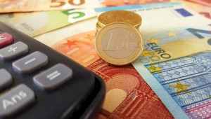 Αυξήσεις σε βασικά αγαθά παρά τον αποπληθωρισμό – Ανησυχία για την αγορά κρέατος