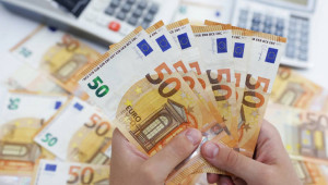 Στις €2.483 οι μέσες απολαβές το 2024, αυξημένες κατά 5,1% - Στα €1.881 ανήλθε ο διάμεσος