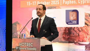 Νέο ρεκόρ στον τουρισμό βλέπει για φέτος ο ΠτΔ