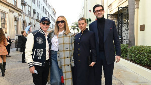 Η SOFIA RICHIE GRAINGE ΣΥΝΟΔΕΎΣΕ ΤΟΝ TOMMY ΚΑΙ ΤΗ DEE HILFIGER ΣΤΟ ΦΕΤΙΝΌ VOGUE WORLD: HOLLYWOOD 2025