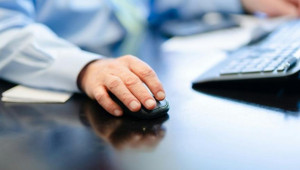 Μήπως η τεχνητή νοημοσύνη «ραγίζει» την αγορά εργασίας;