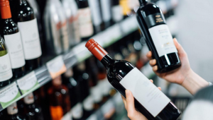 Η Μεγάλη Βρετανία αυξάνει τον ειδικό φόρο κατανάλωσης στο κρασί