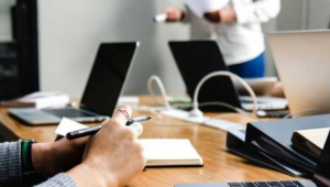 Ο ΠτΔ επέστρεψε στη Βουλή τον νόμο για την τηλεργασία στο Δημόσιο