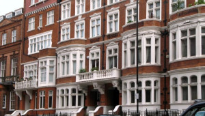 Τη χειρότερη χρονιά από την πανδημία κατέγραψε η αγορά πολυτελών ακινήτων του Λονδίνου