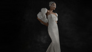 Έλενα Στρογγυλιώτου: H νέα Bridal Collection 2026 της καταξιωμένης σχεδιάστριας εστιάζει στη σύγχρονη νεοκλασική αισθητική με δημιουργίες υψηλής ραπτικής, καθαρές φόρμες και ιδιαίτερα υφάσματα.