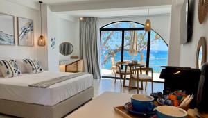 Sirena Bay Luxury Suites: O νέος παραθαλάσσιος, ολόχρονος προορισμός πολυτελούς φιλοξενίας στον Πρωταρά